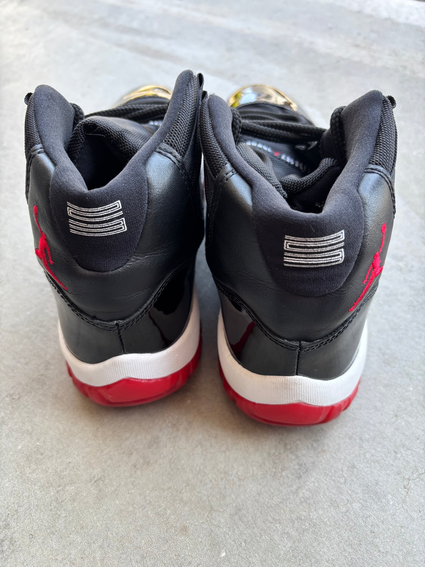 2001 Jordan 11 playoff black varsity red size 12