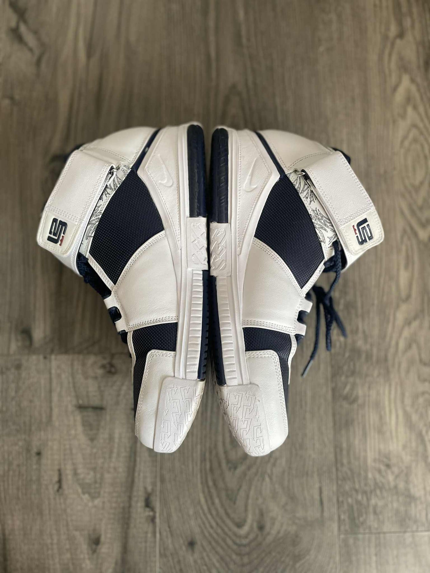 2022 Nike LeBron II midnight navy size 13