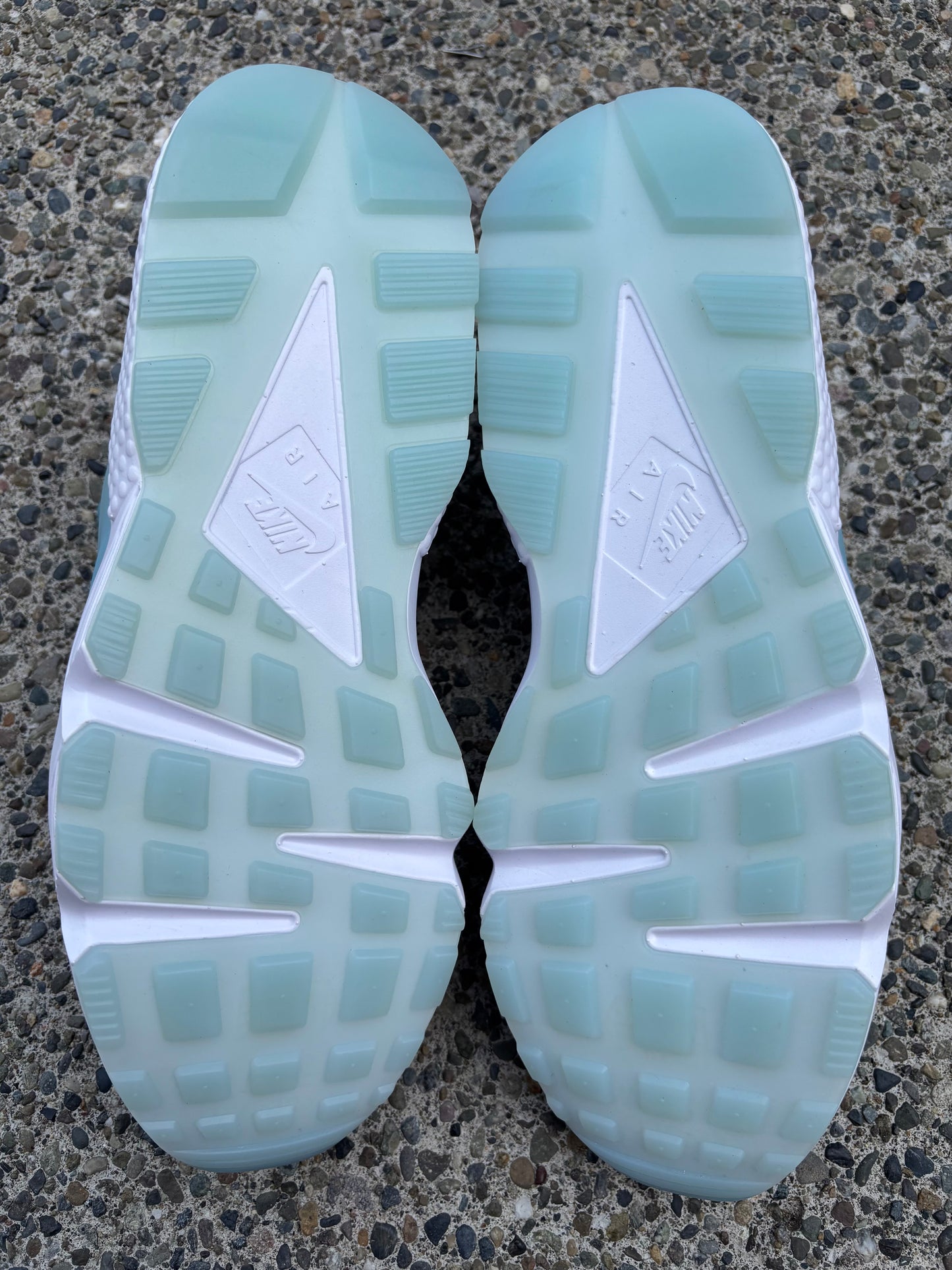 Brand new 2022 Nike Huarache blue chill Sz 12